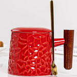 Wholesale red ceramic embossed mugs european honeycomb mugs with wooden handle lovers coffee cups