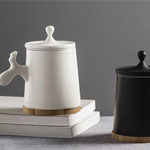 Custom plain white ceramic tea mugs with chess shape lid tea cups with key handle