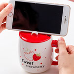 Custom ceramic mugs with mobile phone bracket Sweet strawberry coffee mugs